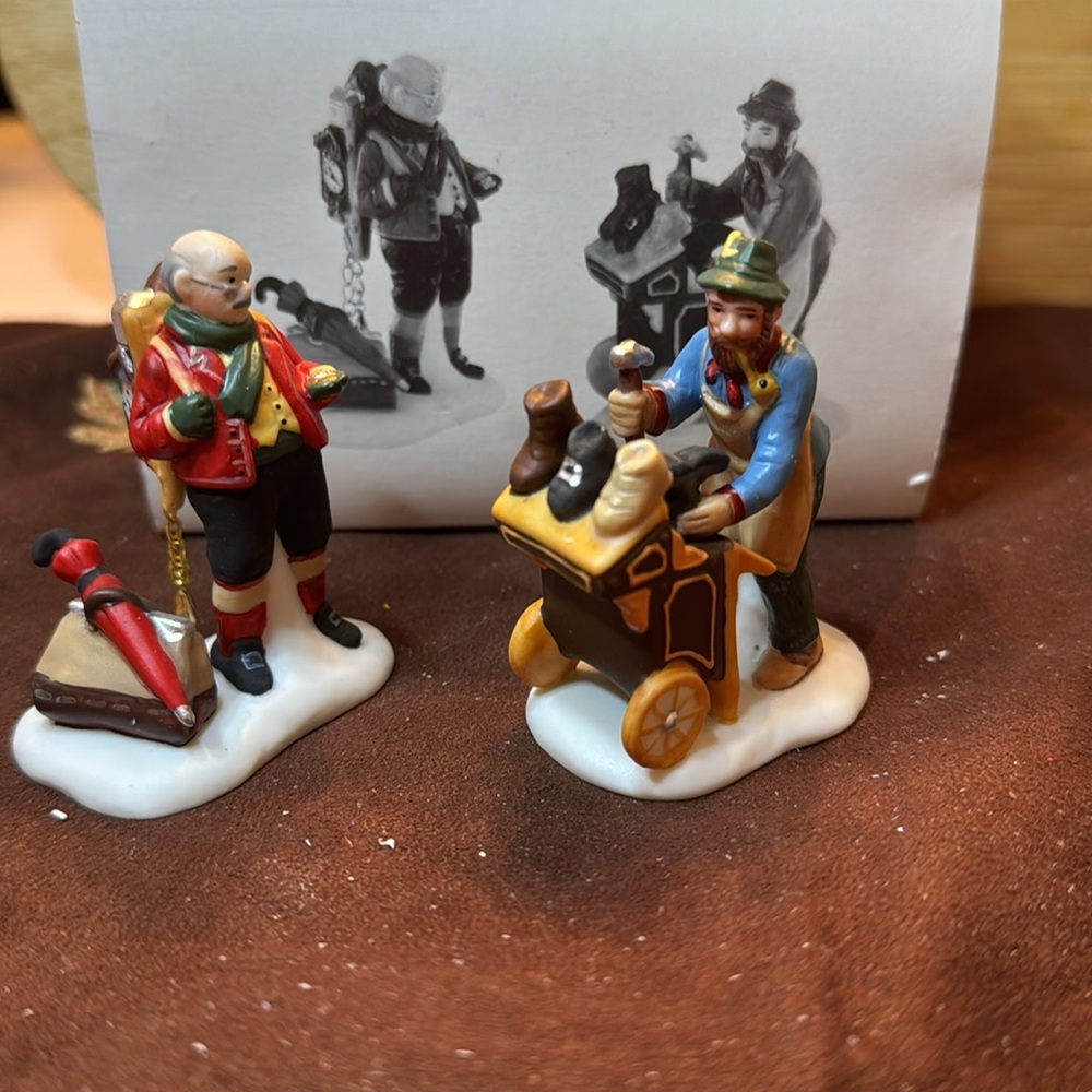🐈‍⬛ Heritage Village “Cobbler & Clock Peddler “